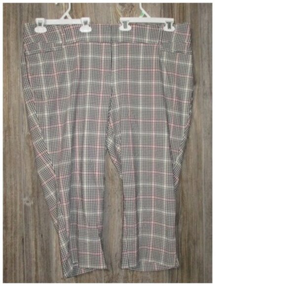 Lane Bryant Capri Pants Plaid Black White Pink WOMENS PLUS SIZE 26 Msre 43x21 - Picture 1 of 9